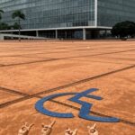 Edifício da Câmara Legislativa do DF em Brasília, representando aprovação atrasada de Libras com falhas persistentes.