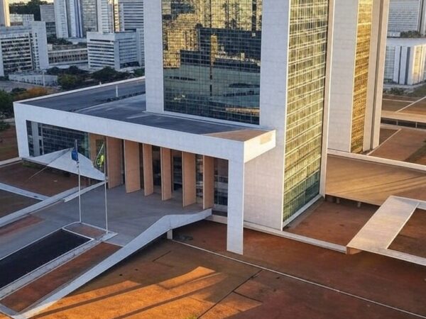 Edifício do TCU em Brasília, simbolizando suspensão de inspeção no Banco Central por falta de provas documentais.