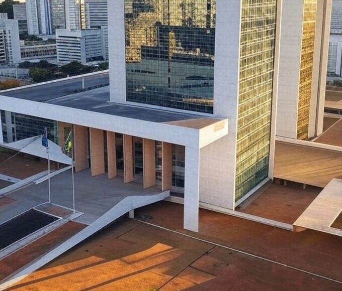 Edifício do TCU em Brasília, simbolizando suspensão de inspeção no Banco Central por falta de provas documentais.