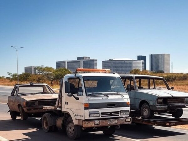 Viatura do Detran-DF removendo veículo com multas na EPTG em Brasília.