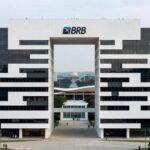 Fachada do edifício do BRB em Brasília, representando discussão sobre venda de imóveis para evitar falência e preservar empregos.