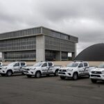 Fachada da CLDF com viaturas da Polícia Civil do DF, representando apoio a projeto e críticas à Previdência.