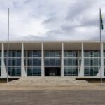 Edifício do STF em Brasília representando negação de recebimento de mensagens por Alexandre de Moraes.