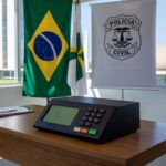 Urna eletrônica em eleição da diretoria do Sinpol-DF para policiais civis no Distrito Federal.