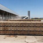 Caixas de vacinas contra Covid-19 enviadas pelo Ministério da Saúde ao Distrito Federal, em centro de distribuição em Brasília.