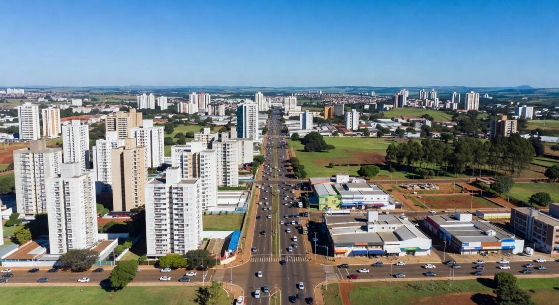Vista panorâmica de Taguatinga, DF, representando audiência pública sobre lei de uso do solo.