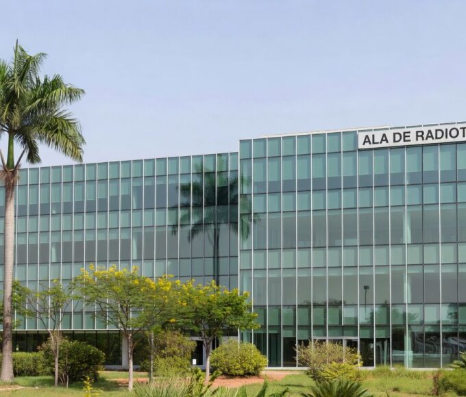 Fachada de hospital em Taguatinga com ala de radioterapia, representando expansão de atendimentos no Distrito Federal.