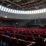 Prédio da Câmara Legislativa do DF em Brasília sobre aprovação de piso para intérpretes de Libras