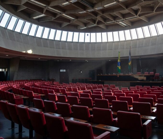 Prédio da Câmara Legislativa do DF em Brasília sobre aprovação de piso para intérpretes de Libras
