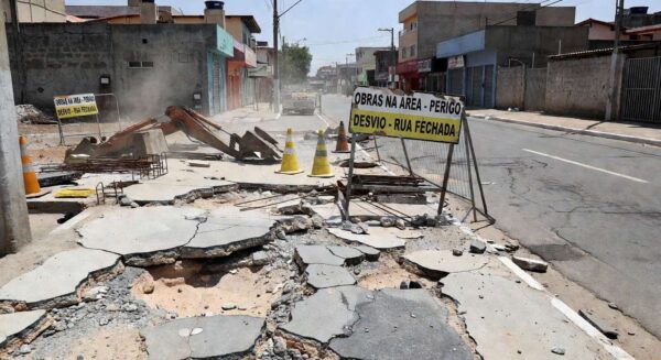 Calçadas destruídas por obras em Ceilândia e Taguatinga, Brasília