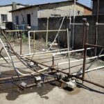 Tubulações irregulares de água em área pobre da Fercal, em Brasília