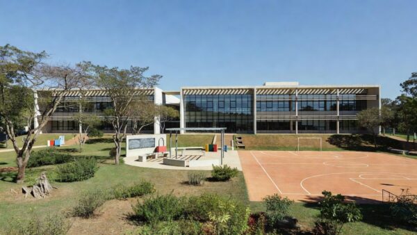 Escola pública em Brasília com área verde para programa Parque Educador