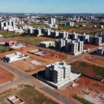 Expansão urbana do Setor H Norte em Taguatinga, vista aérea de área em desenvolvimento no DF.
