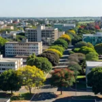 Vista urbana de Taguatinga em Brasília com edifícios e ruas.