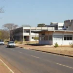 Carreata em Núcleo Bandeirante e Candangolândia, Brasília, com posto de saúde e escola