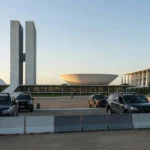 Praça dos Três Poderes com segurança reforçada pela Polícia Federal em Brasília