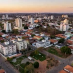 Vista aérea de Ceilândia, Águas Claras e Taguatinga Sul no DF, regiões com mais eleitores em 2026